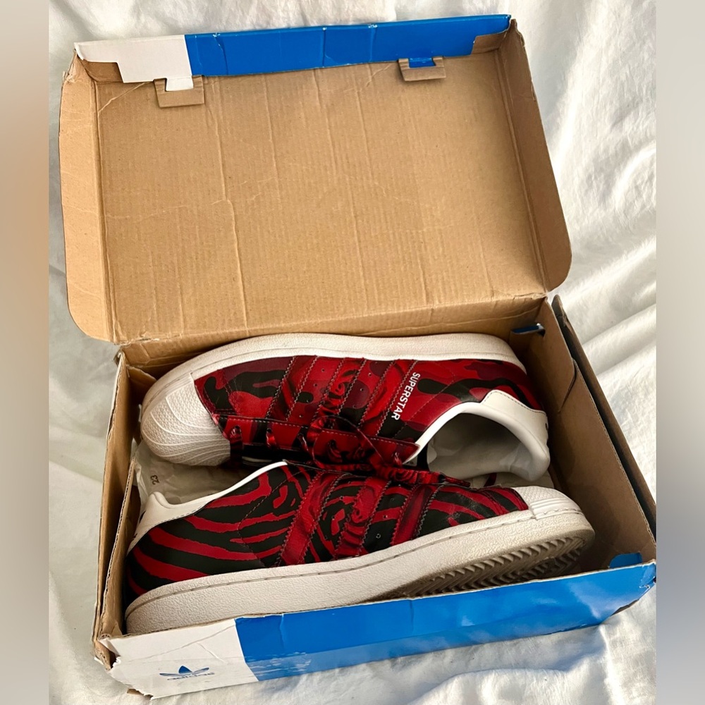 👑✅PRICE FIRM✅ Limited Edition🔥🔥🔥 Red Camo Rose Adidas Superstar - Picture 12 of 16